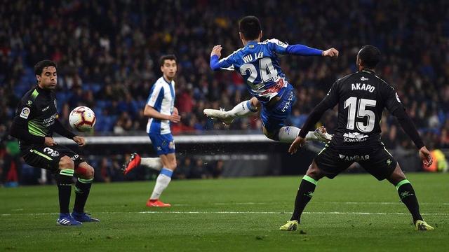  斯帕莱蒂变阵收奇效，那不勒斯四球横扫亚特兰大  