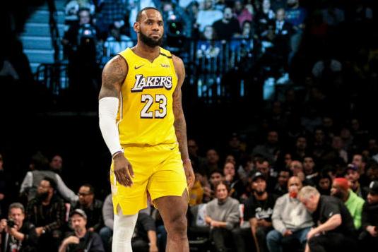  恩比德40分憾负尼克斯遭三杀  